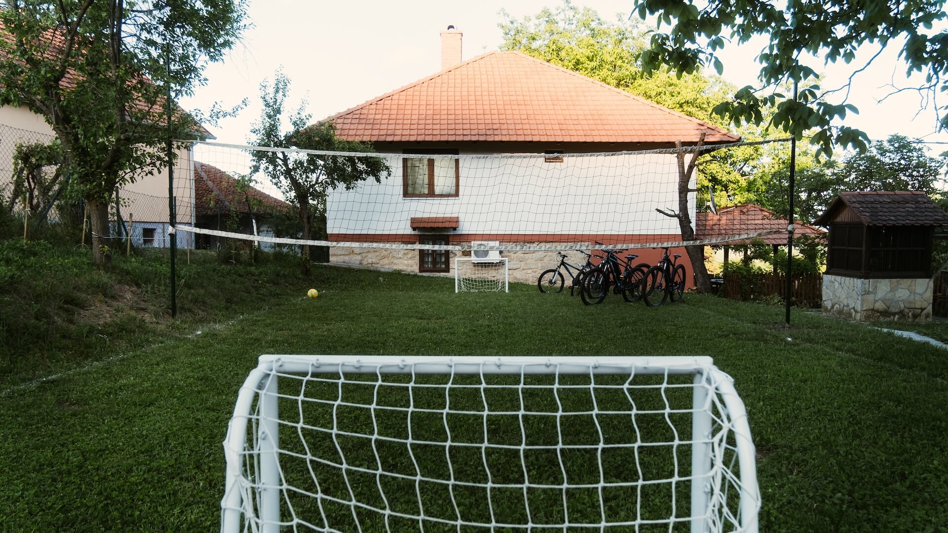 Dečja zona sa toboganima i ljuljaškama u Eko zaseoku Brana